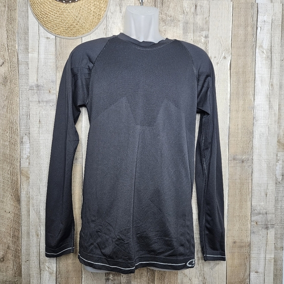 Champion Tops - CHAMPION Long Sleeve Black Hybrid Activewear Pullover T-Shirt  Size L/XL